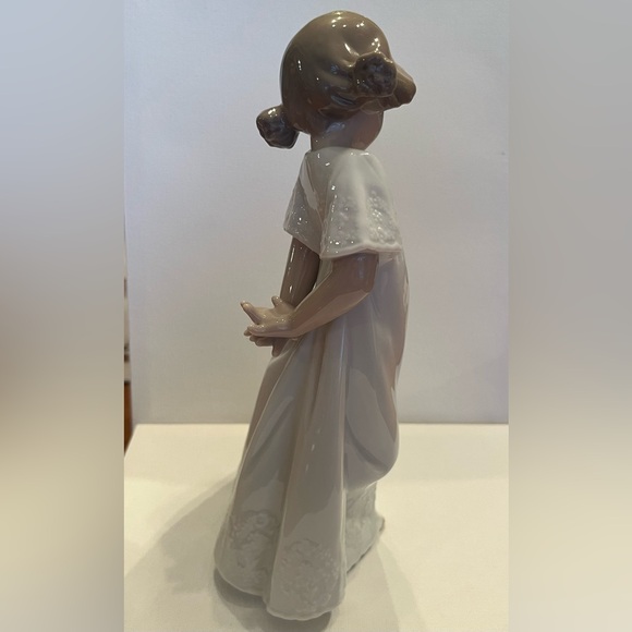 Lladro Nao “So Shy Girl” - Picture 6 of 7